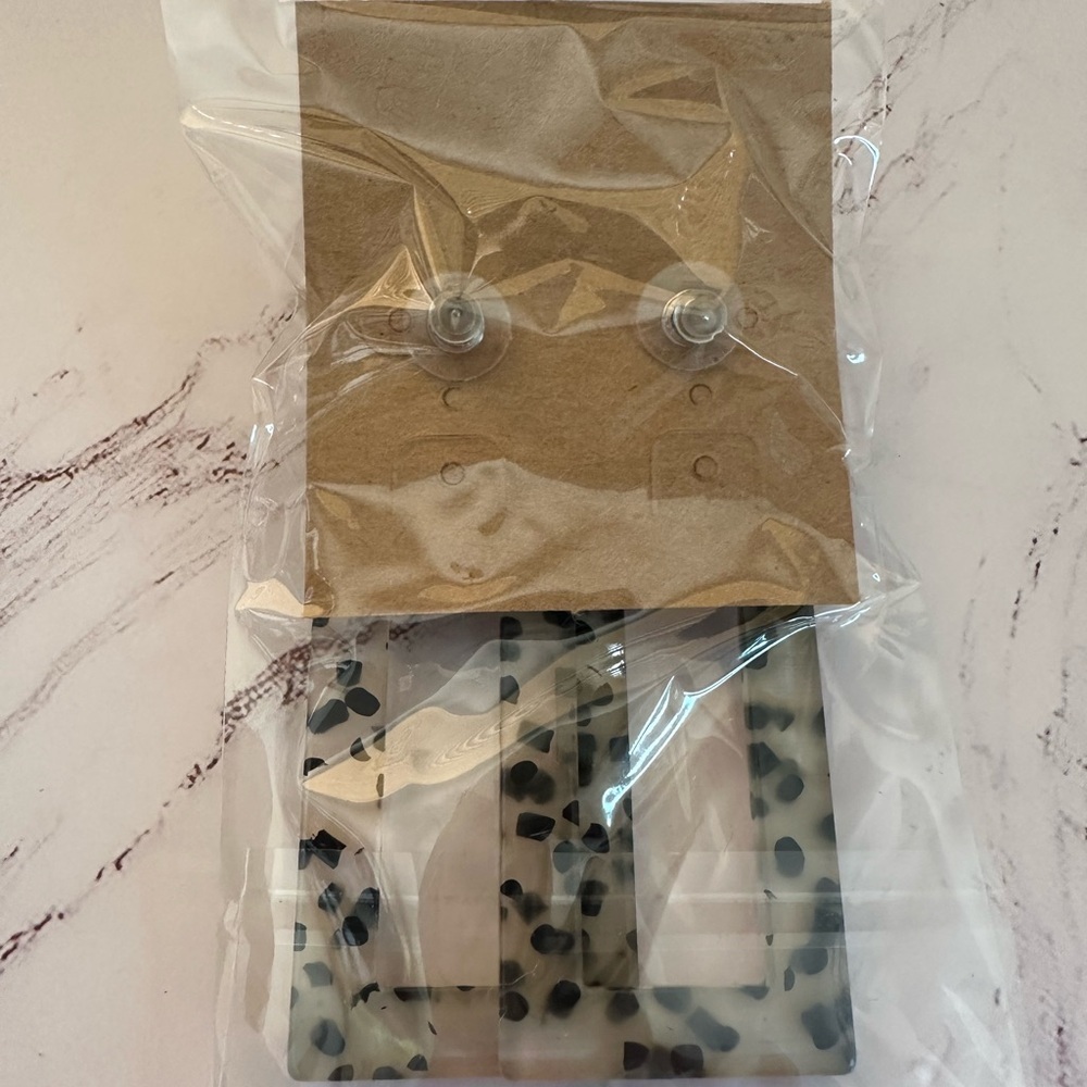 PLUNDER Animal Print Pastel Colors Bold Dangling Summer Casual Pierced Earrings - Picture 4 of 5